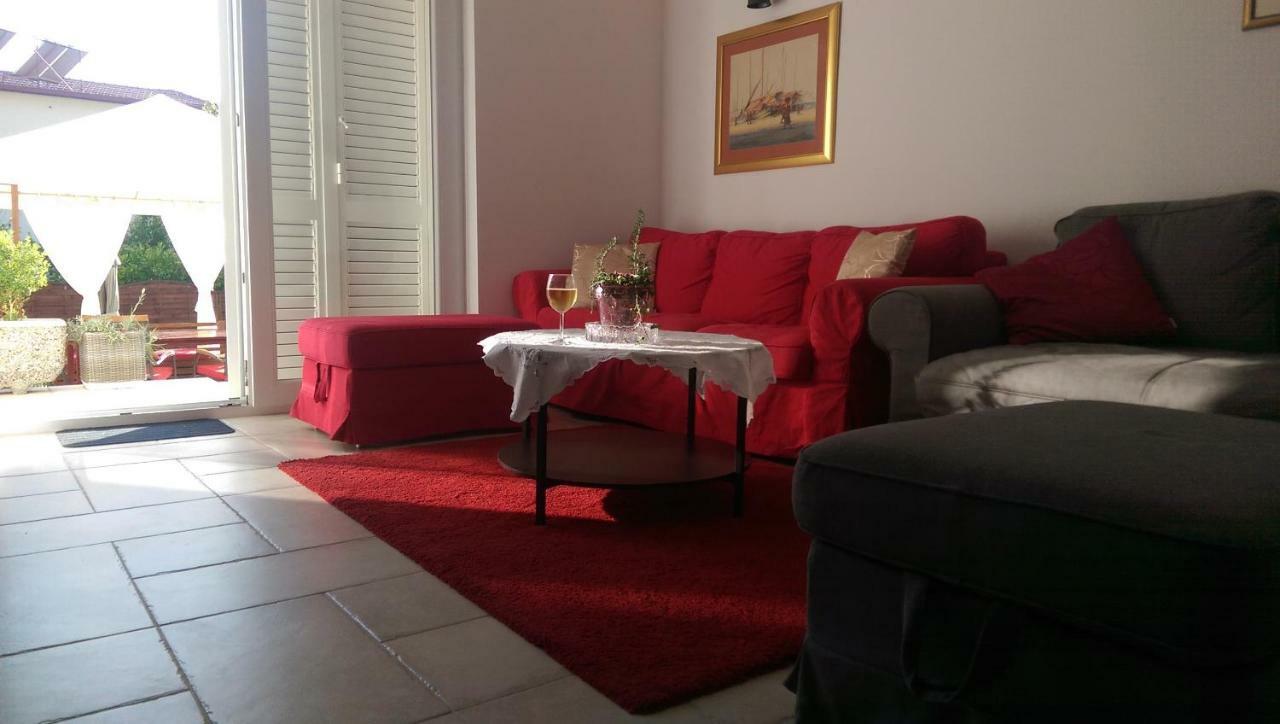 Holiday Home Olive Gradac  Exteriör bild